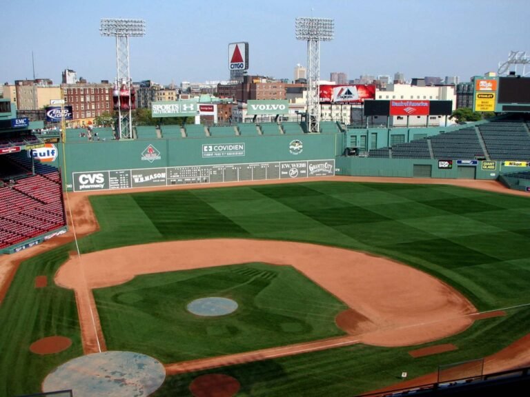 Fenway en huelga: trabajadores abandonan los puestos y dejan a la MLB