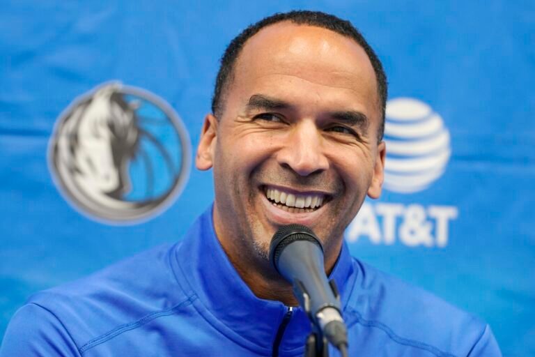 Tensión en Dallas: Aficionados encaran al GM de los Mavericks
