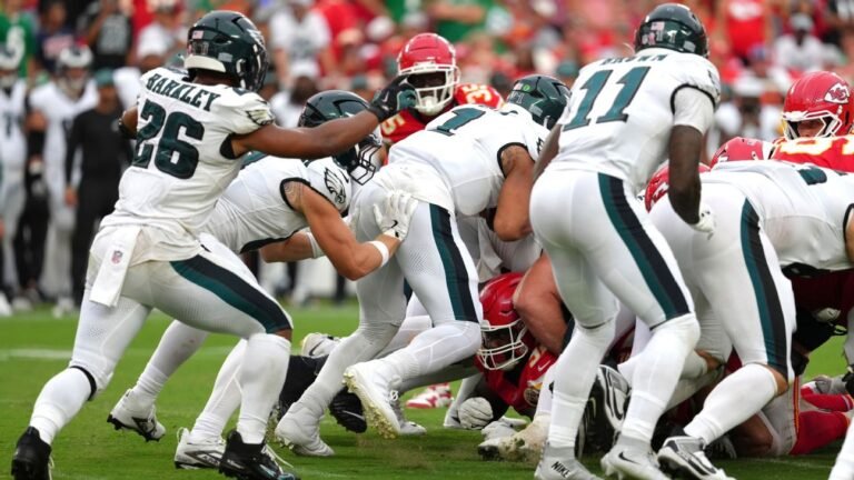 NFL admite error arbitral en jugada del “Tush Push” de los Eagles ante los Chiefs