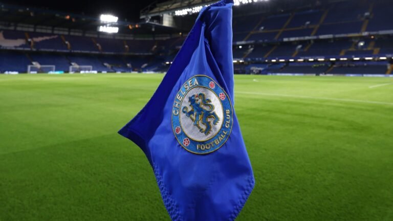 Chelsea FC enfrenta 74 cargos por infracciones en pagos a agentes