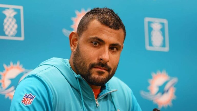 NFL: Retiran cargos por violencia doméstica contra entrenador de los Dolphins, pero sigue en investigación