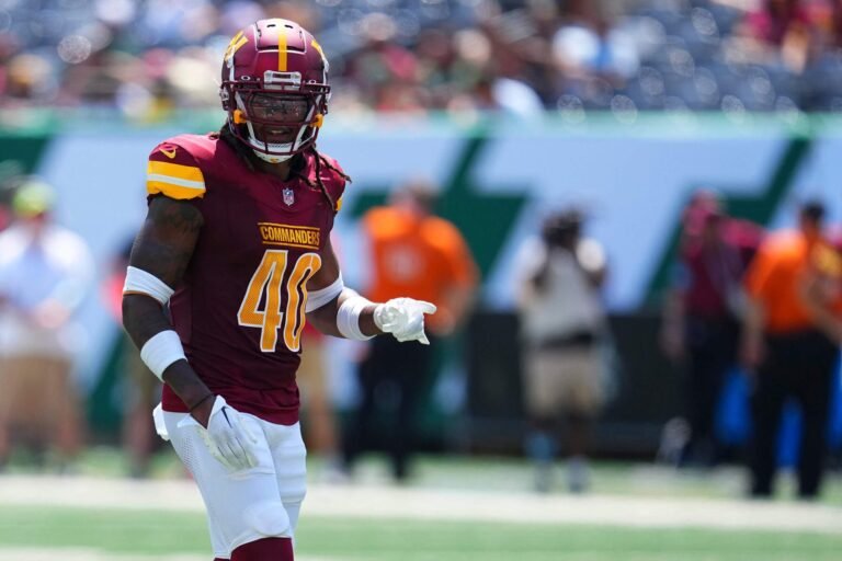 Tyler Owens no participa en snaps defensivos con los Commanders