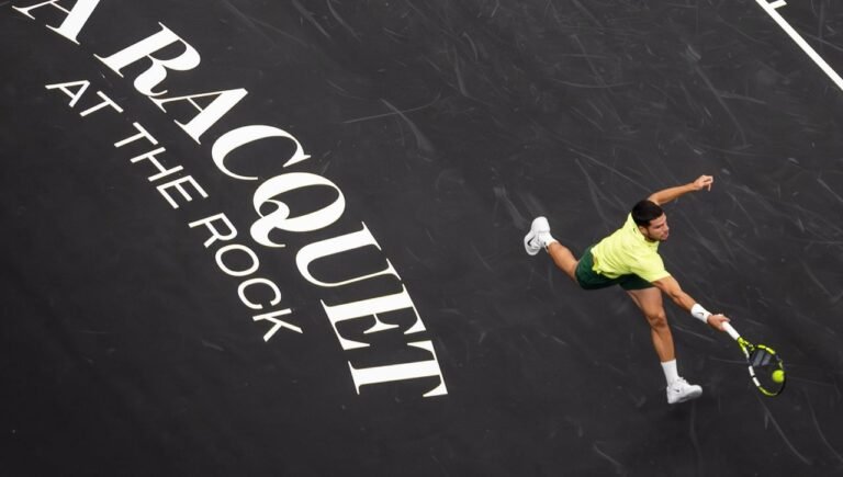 Carlos Alcaraz vuelve a las canchas con derrota ante Frances Tiafoe en una exhibición