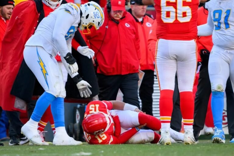 Los Chiefs quedan fuera de playoffs y Patrick Mahomes sufre grave lesión que sacude a la NFL